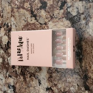 Red Aspen petite nail dashes